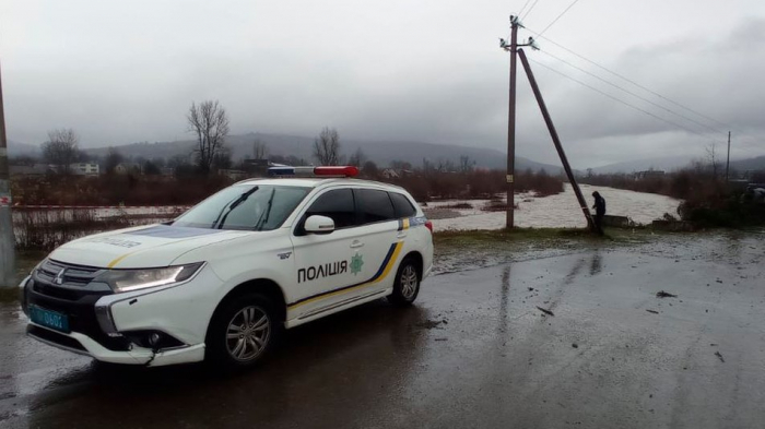 На Закарпатті сталося підтоплення доріг місцевого значення у чотирьох районах області