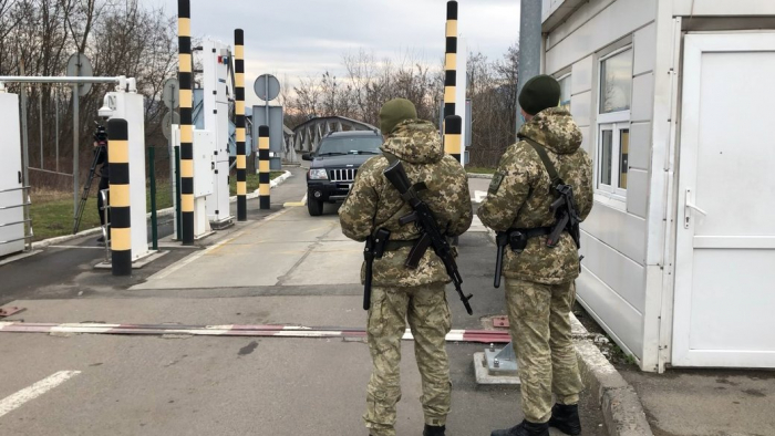 75 легкових авто та 8 автобусів: прикордонники про ситуацію у пунктах пропуску на Закарпатті