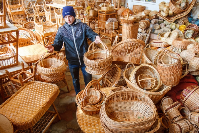 Закарпатці з Ізи розказали, як плетуть кошики для усієї України (ВІДЕО)