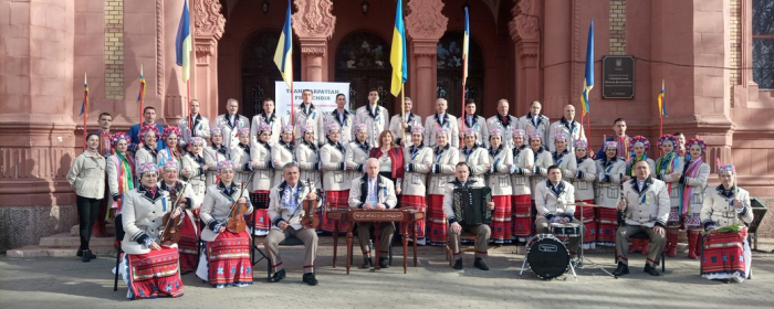 Закарпатський народний хор виступив в Ужгороді на підтримку української армії