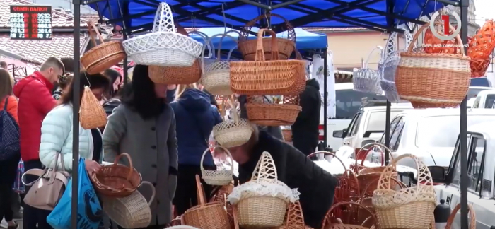 Від 80 до 500 грн: цьогорічні ціни на великодні кошики в Закарпатті (ВІДЕО)