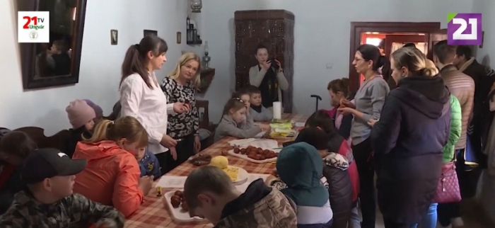 Пасхальний майстер-клас для переселенців провели у будинку-музеї на Берегівщині