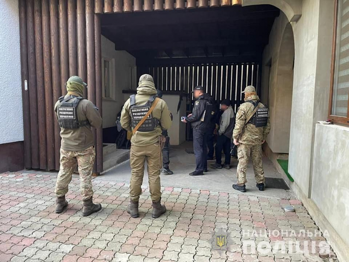 На Рахівщині поліцейські викрили організатора незаконної переправи через кордон чоловіків призовного віку