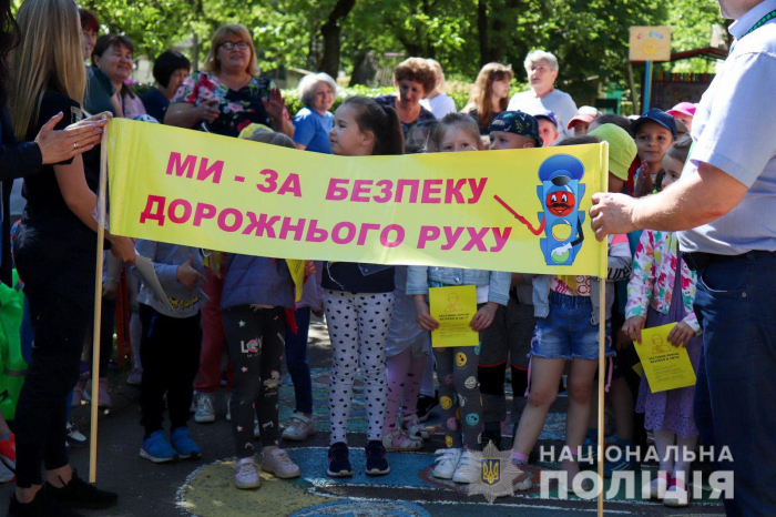 «Тиждень безпеки дорожнього руху» на Закарпатті діти проводять з поліцією та представниками сервісних центрів МВС