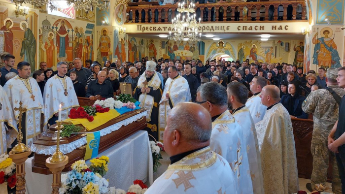 На Закарпатті попрощалися із загиблим воїном Едуардом Поповичем