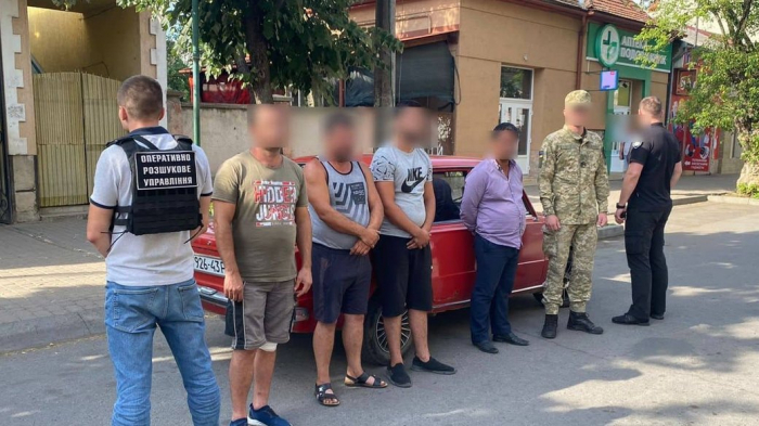 Трьох закарпатців підозрюють в організації незаконної переправи через кордон 24-річного дніпрянина