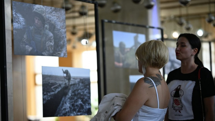 "Літопис російсько-української війни": в Ужгороді відкрили фотовиставку про українських військових (ФОТО)