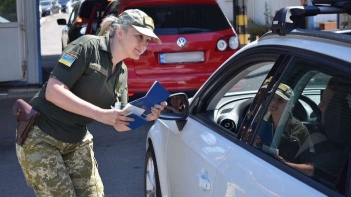 На Закарпатті семеро чоловіків намагалися виїхати закордон за підробленими документами