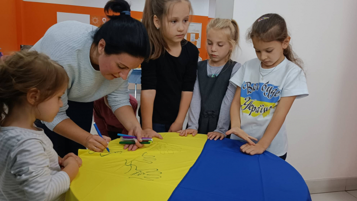 Дитячі малюнки-обереги та буржуйки зігріватимуть закарпатських військових на передовій