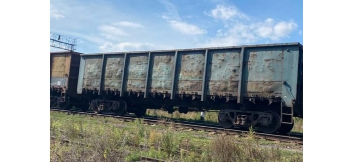 Закарпатські митники дістали з-під шару руди у вантажному потягу понад 5 тисяч пачок сигарет (ФОТО)