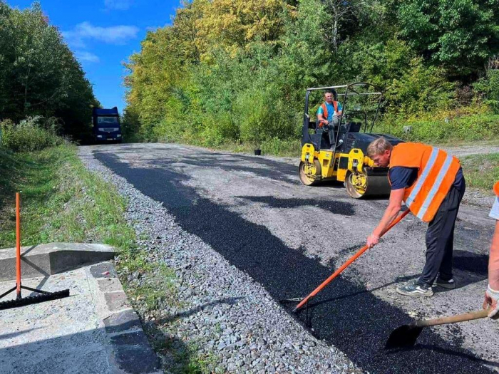 На автодорозі Ужгород-Ярок ліквідовували ямковість