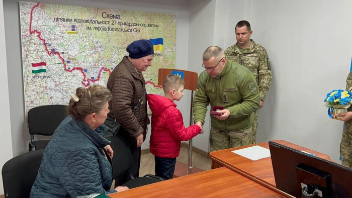 Родичам загиблих прикордонників із Закарпаття передали державні нагороди