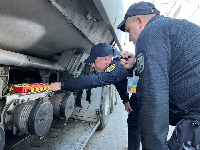 На Закарпатській митниці щомісяця фіксують майже сотню правопорушень