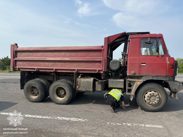 На Закарпатті патрульні виявили авто з, імовірно, підробленими VIN-кодом