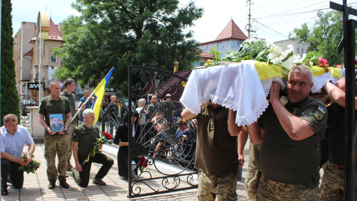 На Закарпатті попрощалися з полеглим захисником Василем Павлишинцем