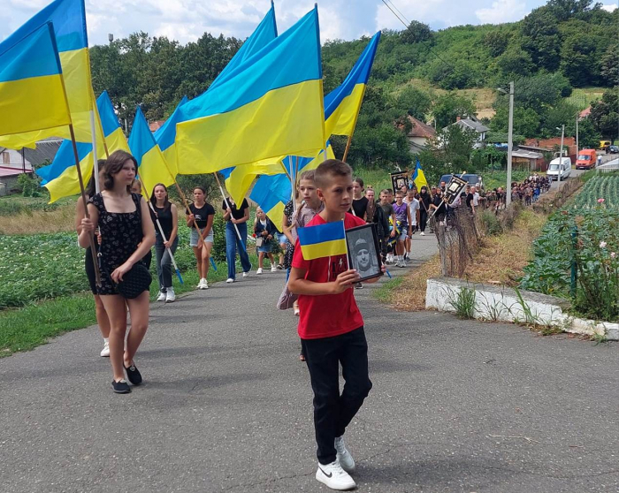 Виноградівська громада провела в останню дорогу полеглого захисника Михайла Добоша (ФОТО)