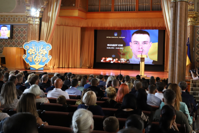 На загальноміському Віче до 1130-ї річниці Ужгорода вшанували загиблих воїнів