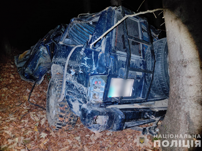 Поліцейські встановлюють обставини нічної аварії на Тячівщині, у якій загинули двоє людей