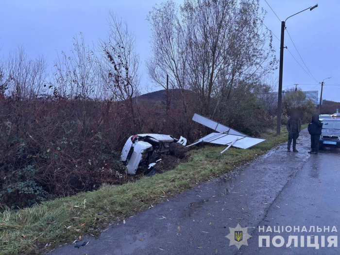 Поліцейські Ужгородщини встановлюють обставини ДТП, в якій травмовано неповнолітню дівчину