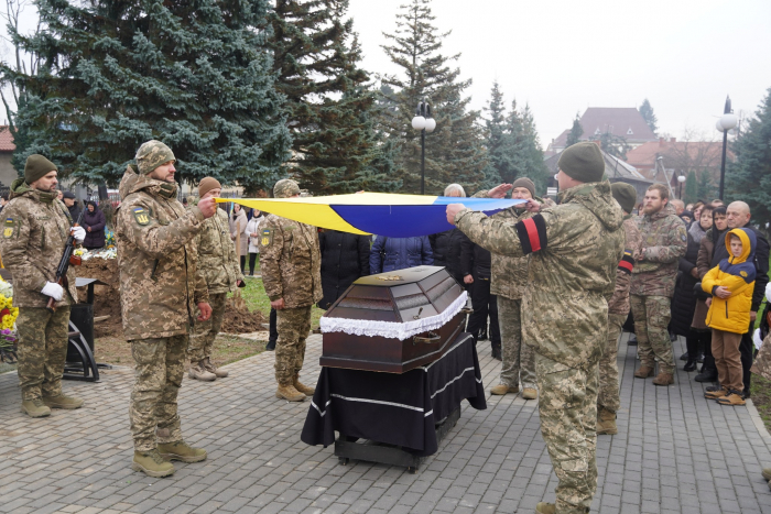 Ужгород сьогодні, 2 грудня, попрощався із 50-річним захисником Ігорем Козелом