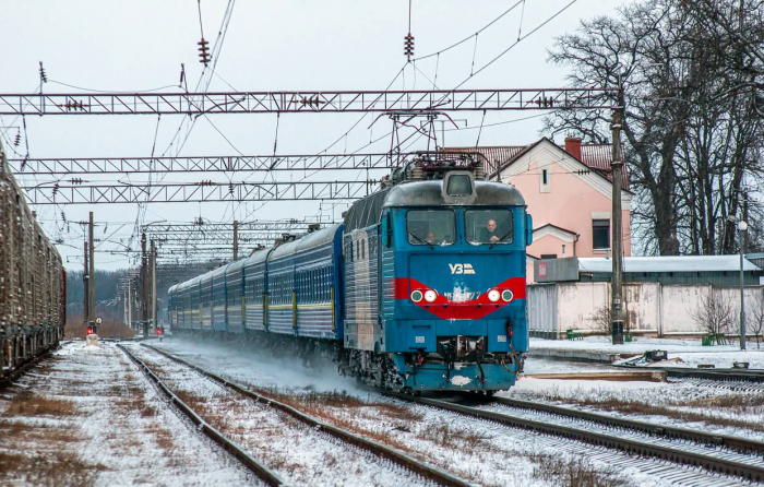 Укрзалізниця додала вагони на популярні маршрути до новорічних свят, зокрема й на Закарпаття