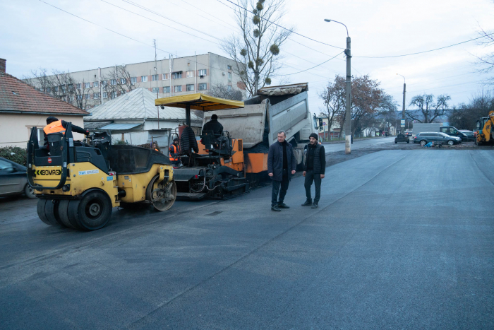 Попри війну, в Ужгороді вдалося провести ремонти дорожнього покриття ще на кількох вулицях