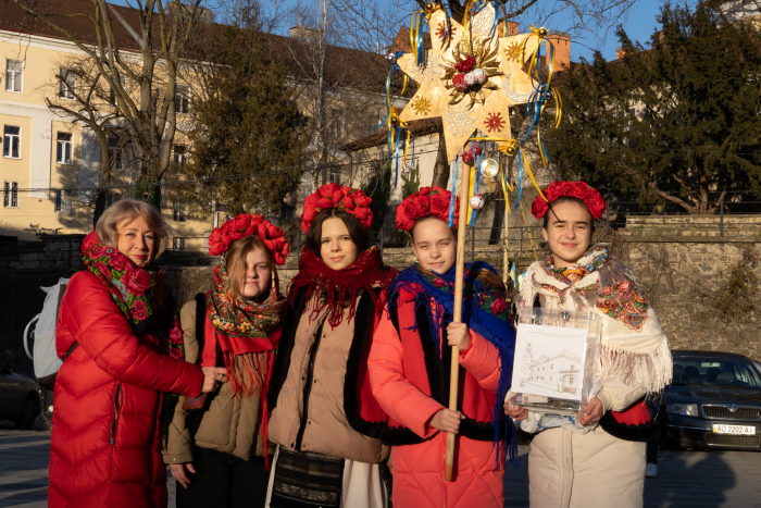 В Ужгороді відбулася благодійна колядницька хода