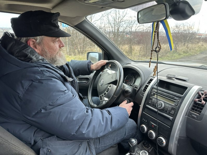 "У поїздках на фронт наїздив більше, ніж за все життя до цього". Історія закарпатського волонтера Костянтина Черкая