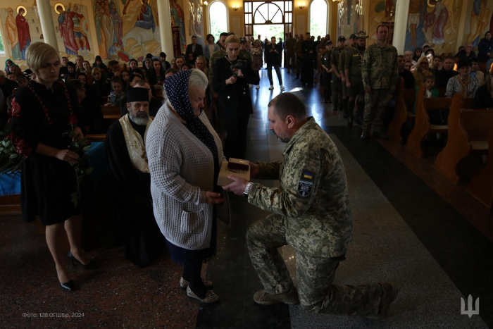 «Кожен гірський штурмовик пам’ятає побратимів, котрі назавжди в строю…» На Закарпатті вшанували загиблих військових 128-ї бригади

