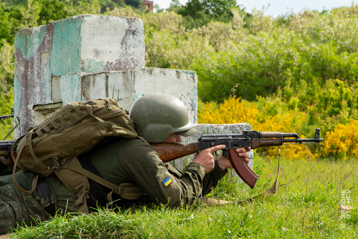 Спільні дії при штурмі ворожих окопів відпрацьовують військовослужбовці Закарпатського підрозділу Нацгвардії 