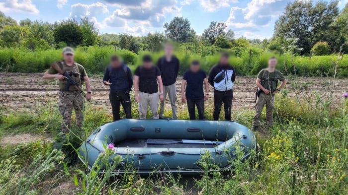 П’ятьох осіб, які планували перепливти Тису, затримали учора ввечері прикордонники відділу «Вилок» Мукачівського загону