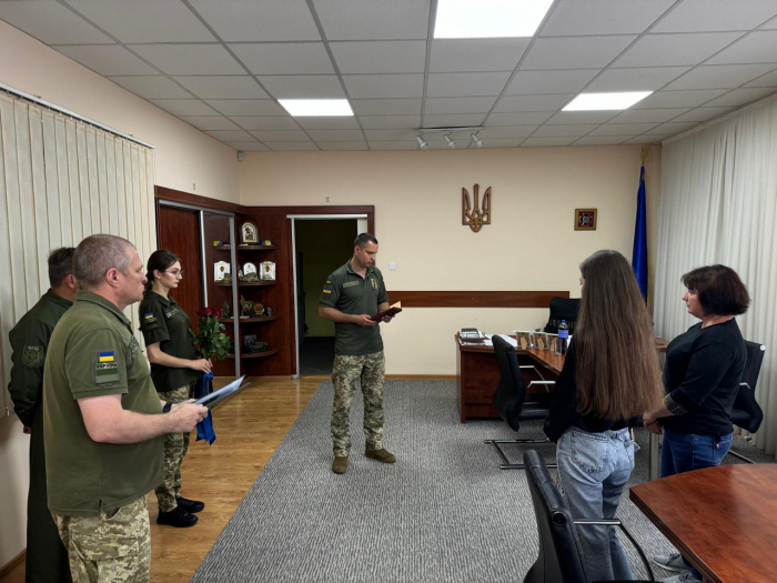 На Закарпатті рідним загиблого прикордонника вручили державну нагороду
