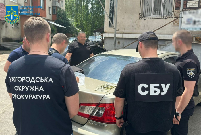 На Закарпатті судитимуть адвоката, якого викрили на одержанні 1600 доларів хабаря