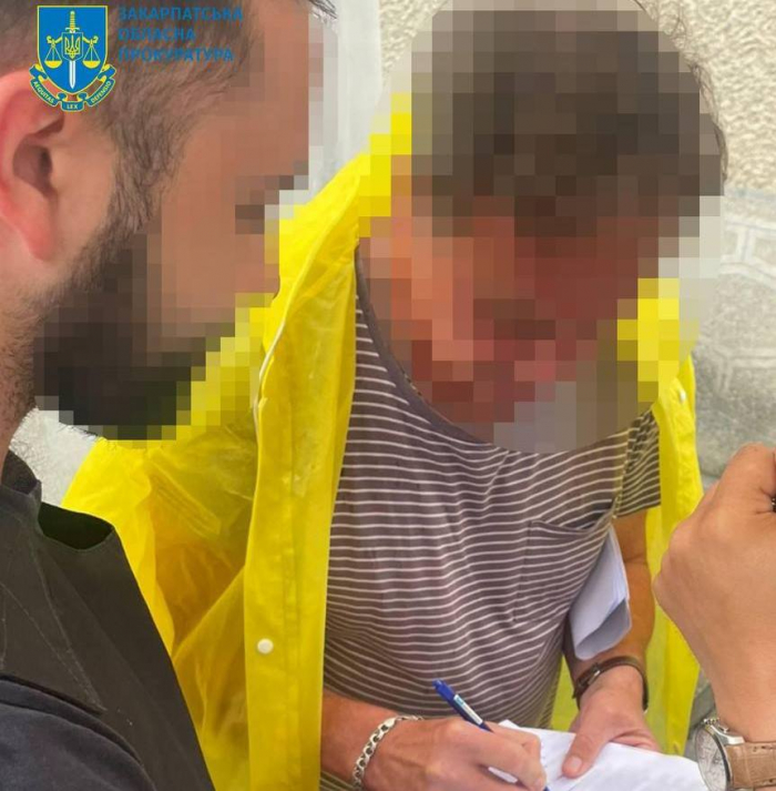 Систематичне одержання хабарів від студентів: завершено слідство щодо декана одного з вишів Ужгорода