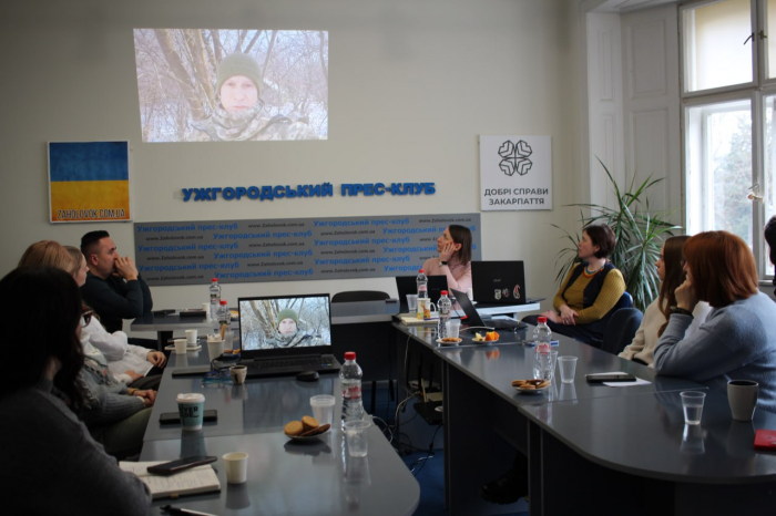 Як писати про поховання під час війни: в Ужгородському прес-клубі медійники обговорювали актуальну тему  