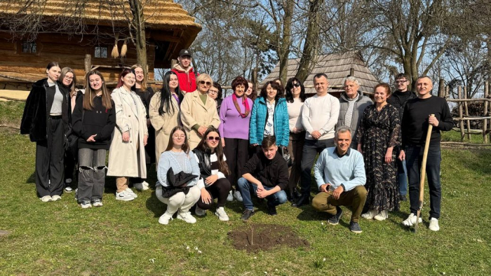 В Ужгороді посадили гілочку із верби, яку посадив Тарас Шевченко під час заслання у Казахстані.